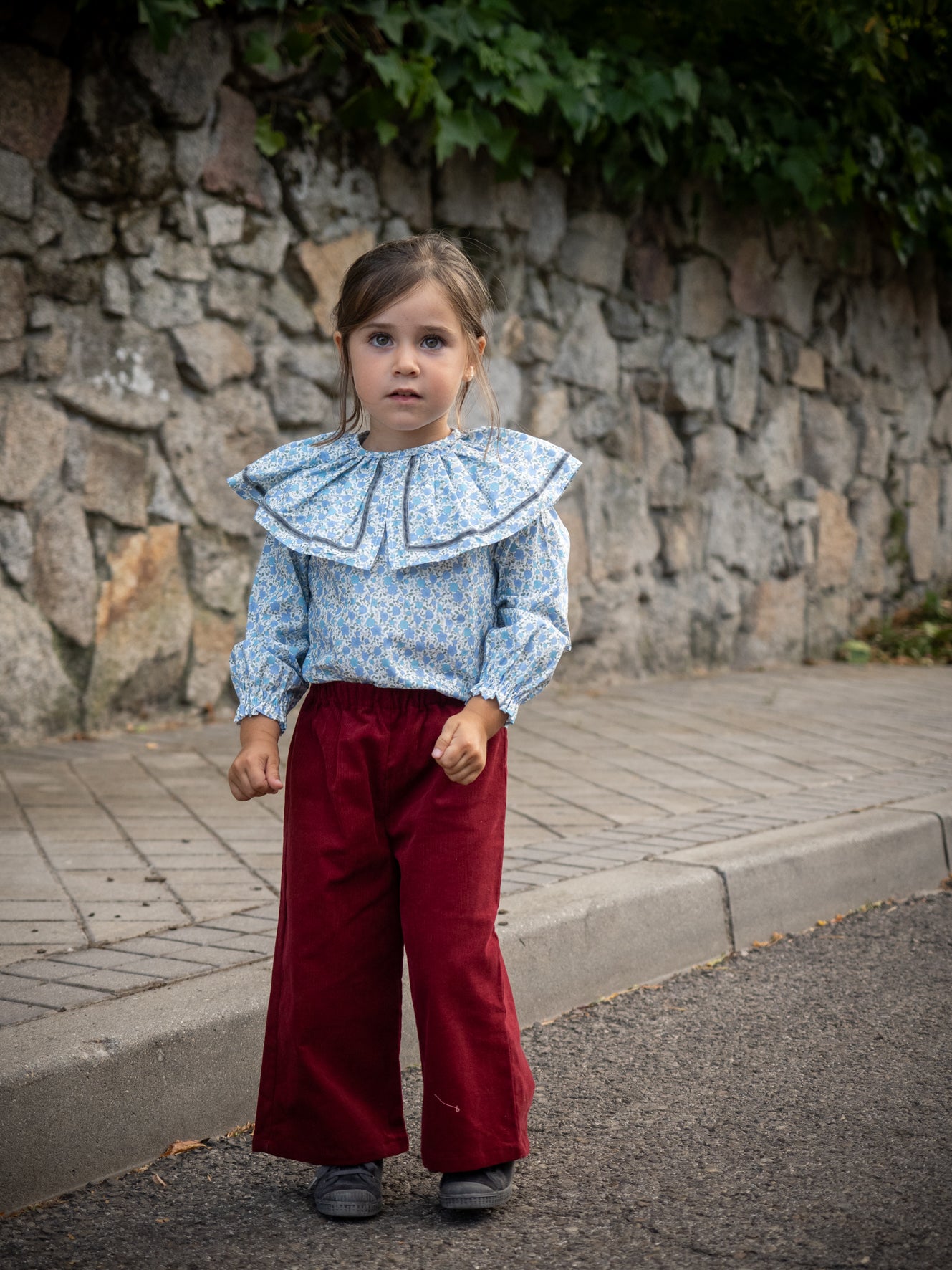 Pantalón pana burdeos