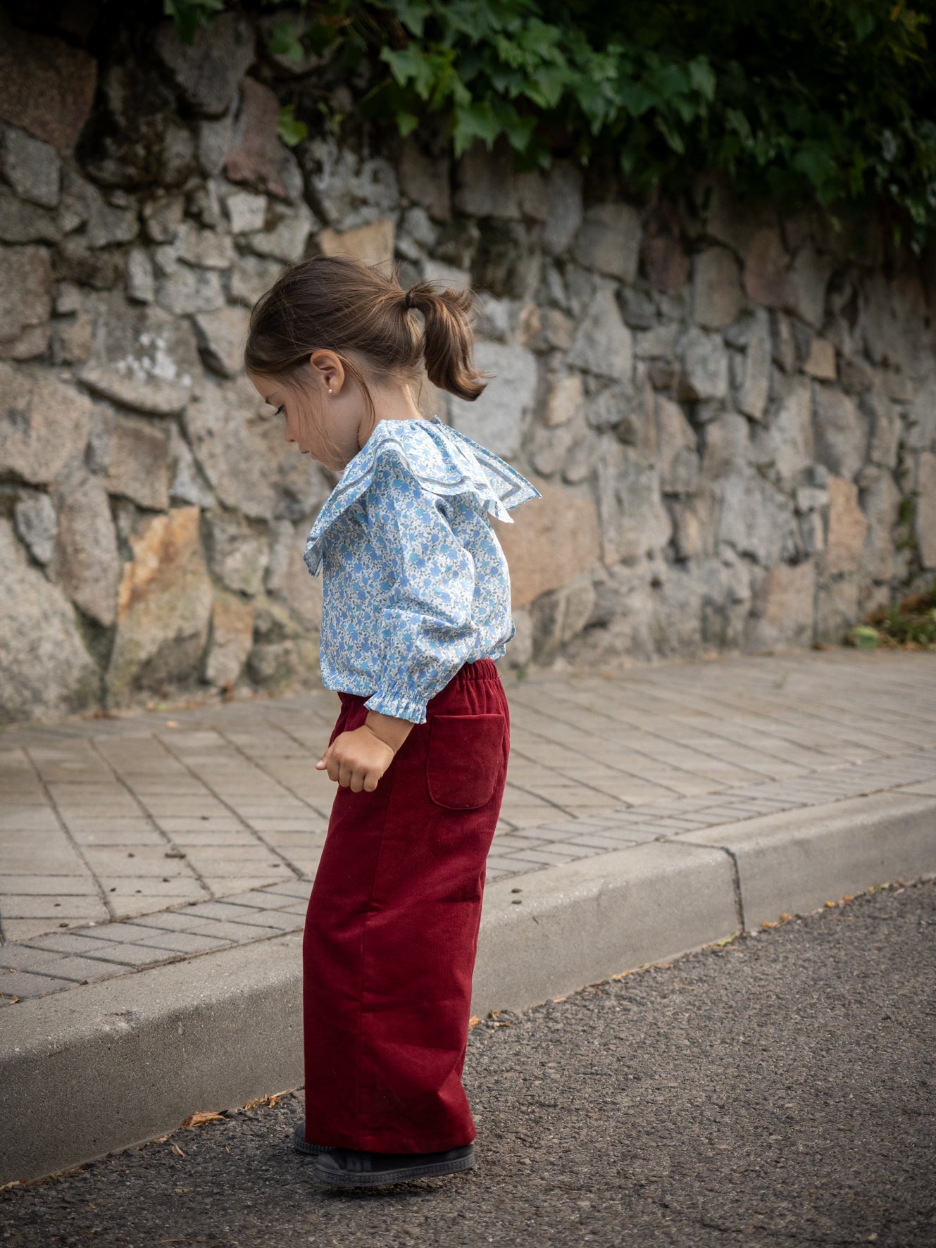 Pantalón pana burdeos