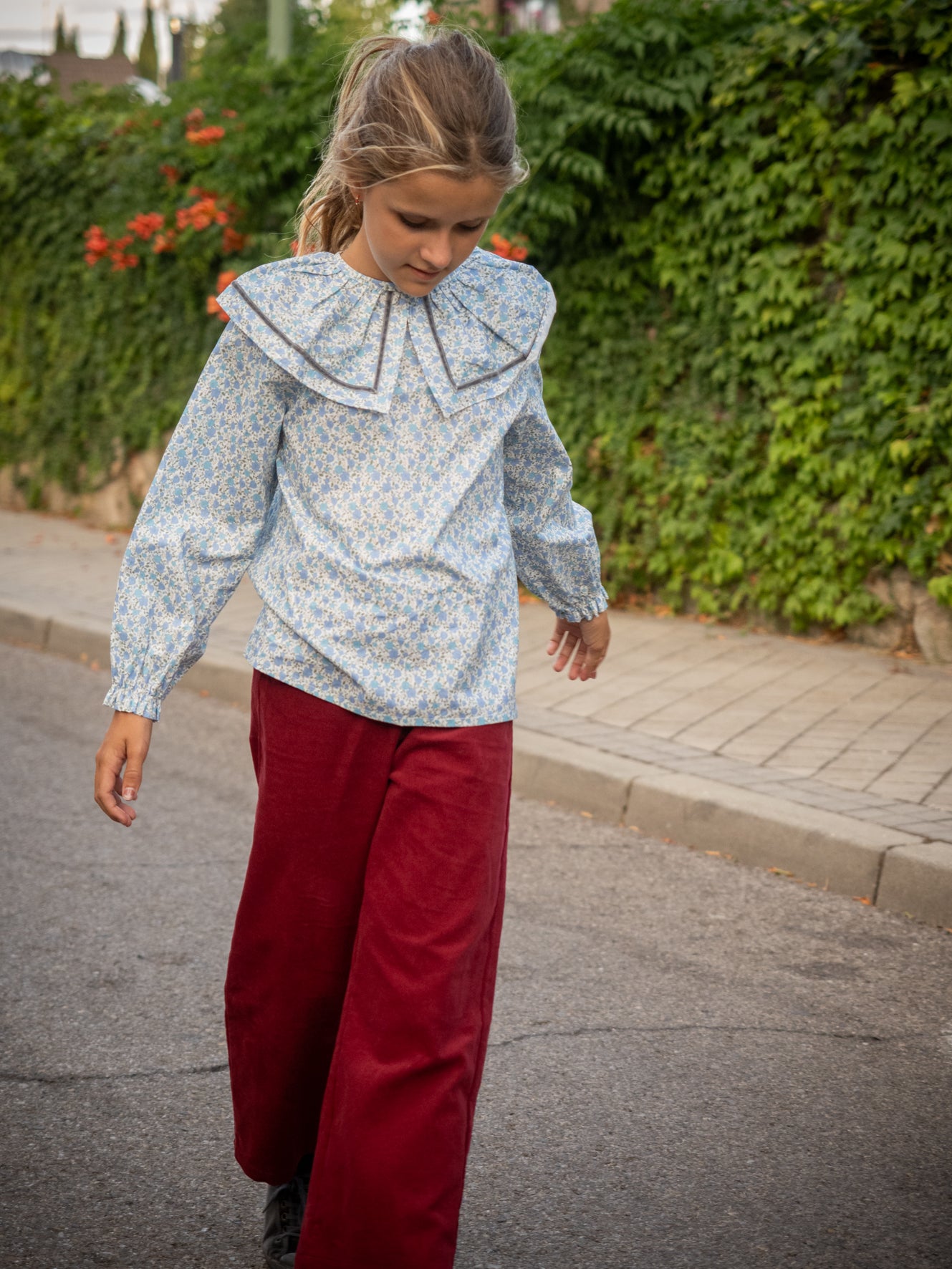 Pantalón pana burdeos