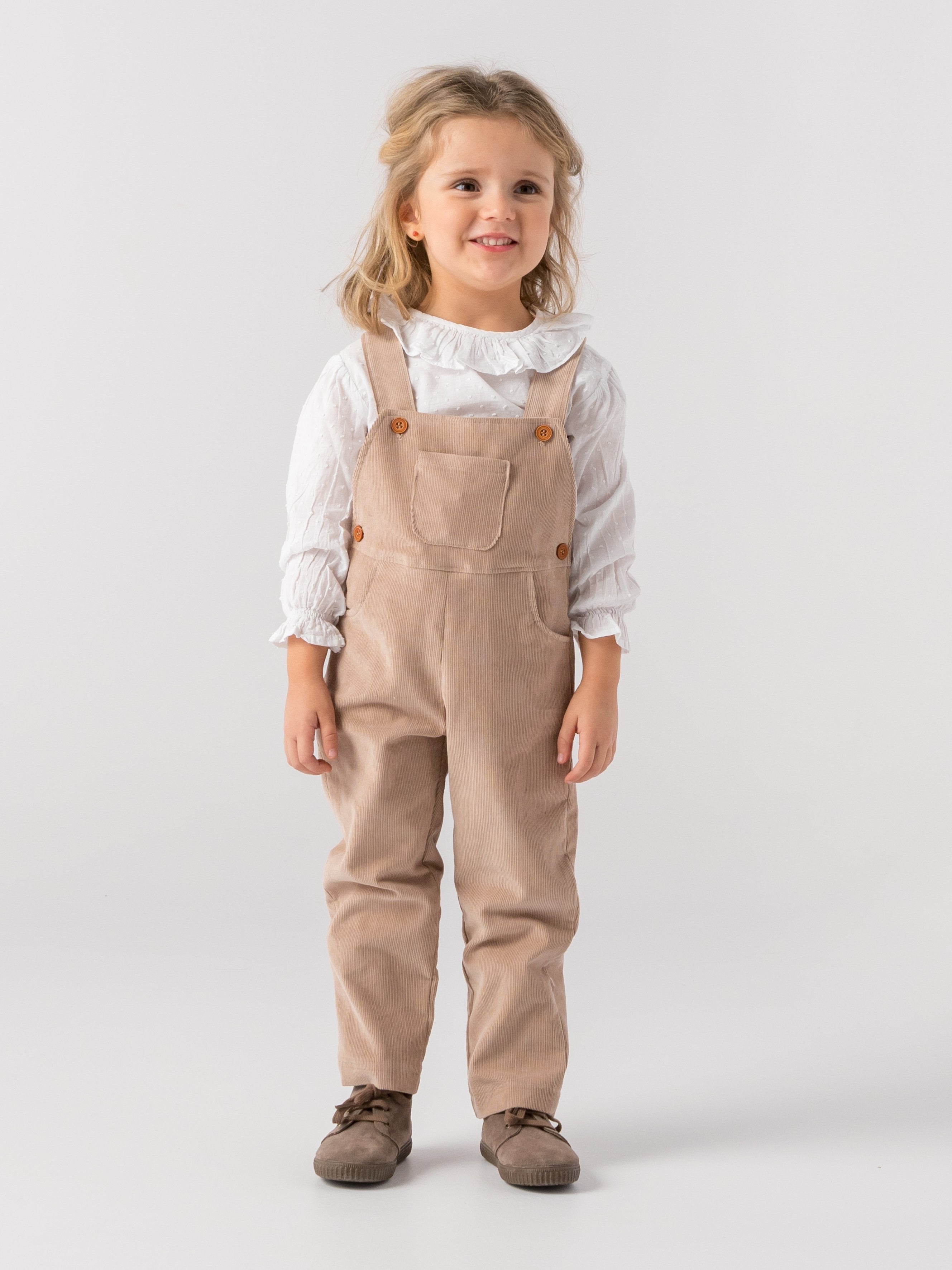 Salopette en velours côtelé beige