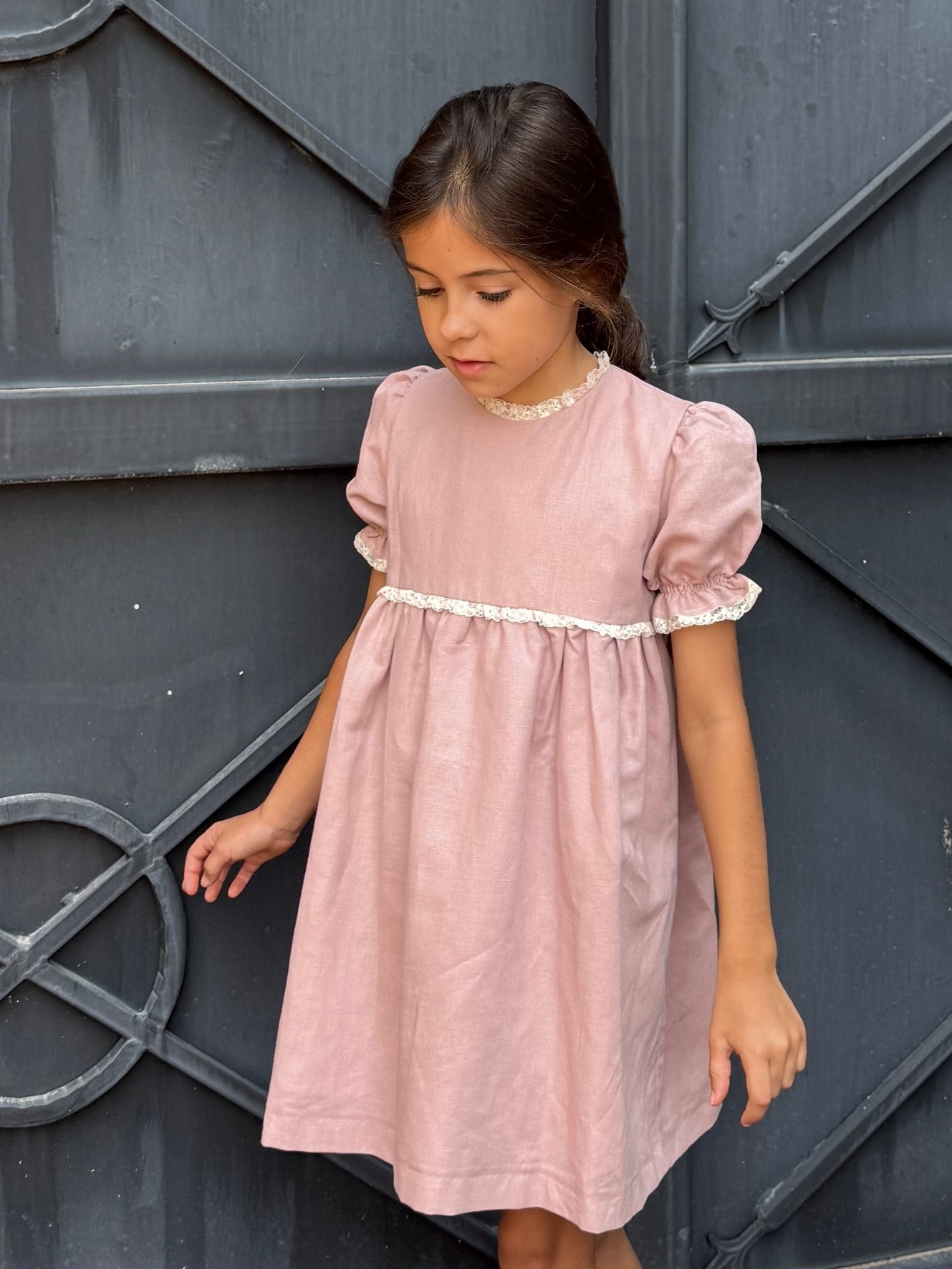 Vestido rosa nude manga corta