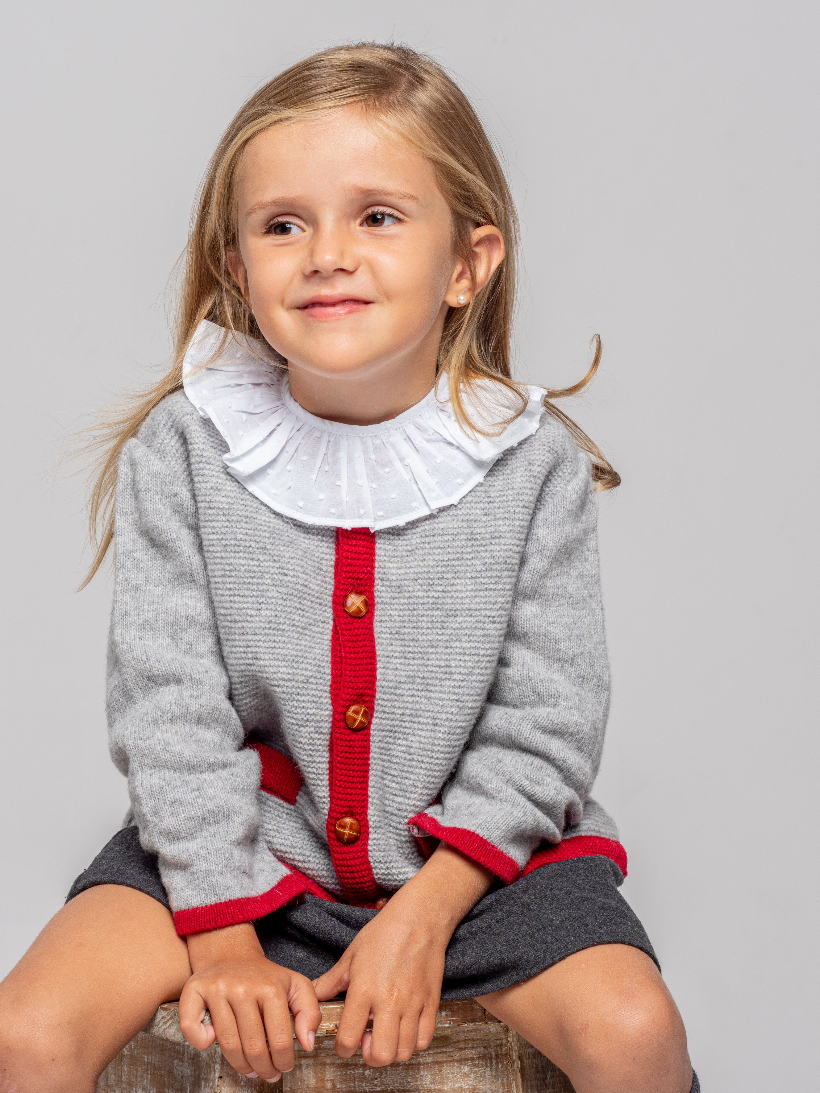 Veste tricotée à bordure rouge