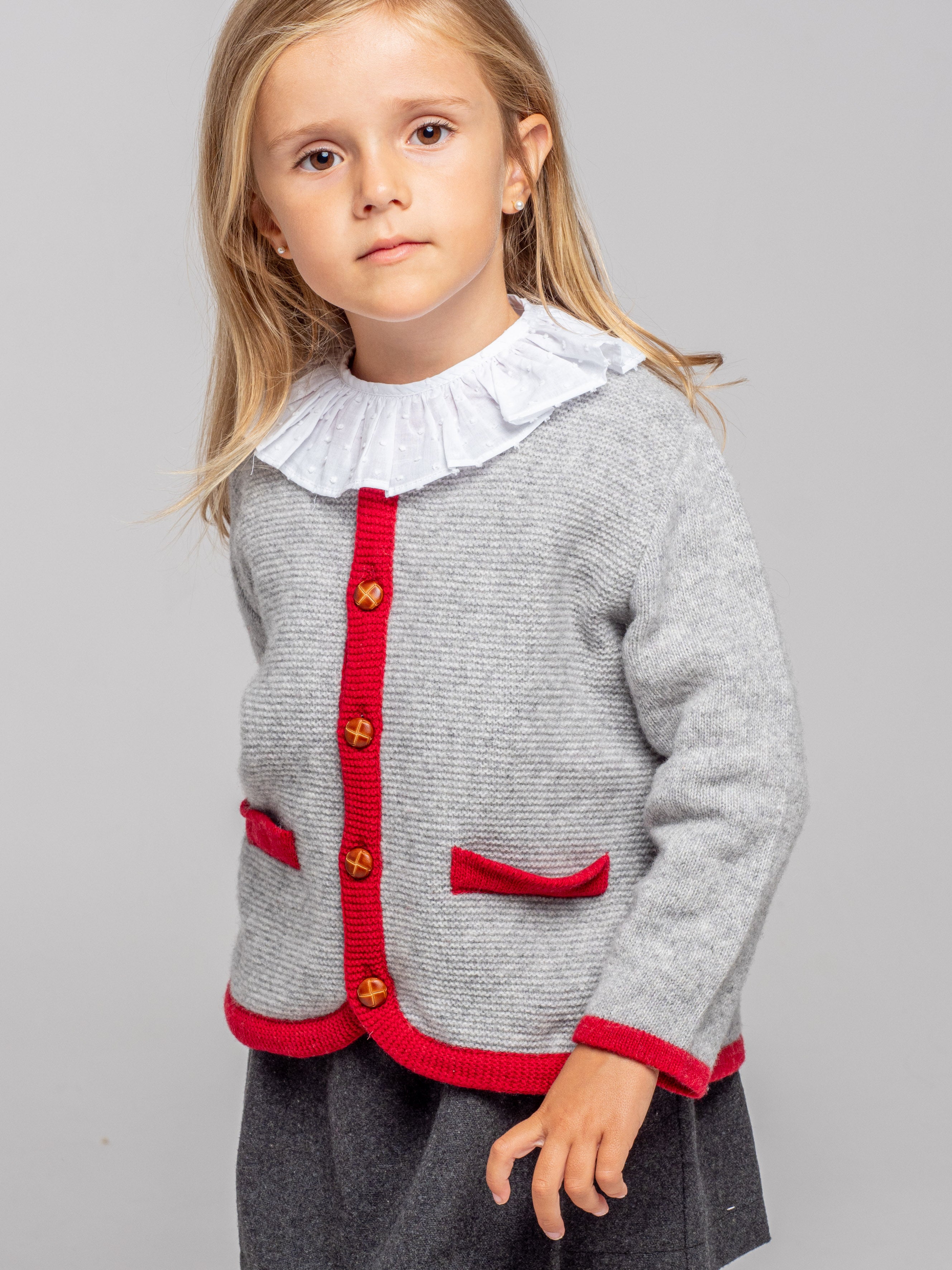 Veste tricotée à bordure rouge